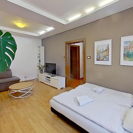 2Br Apt With Free Garage Parking, Close To The Historic Centre Братислава Екстериор снимка