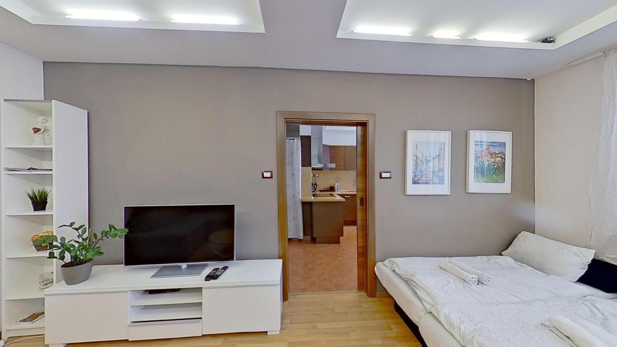2Br Apt With Free Garage Parking, Close To The Historic Centre Братислава Екстериор снимка