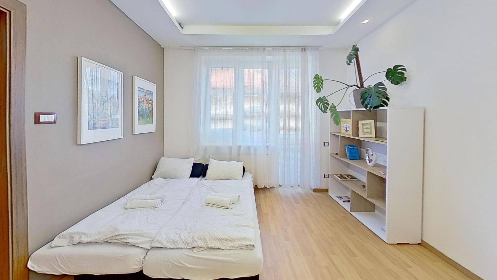 2Br Apt With Free Garage Parking, Close To The Historic Centre Братислава Екстериор снимка