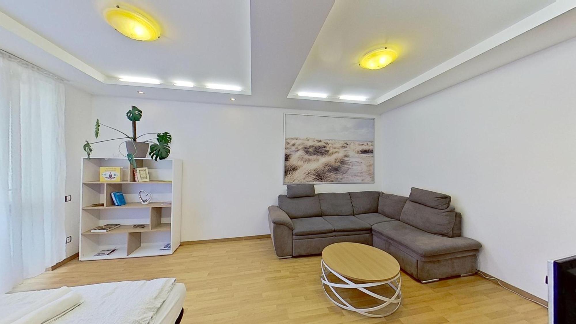 2Br Apt With Free Garage Parking, Close To The Historic Centre Братислава Екстериор снимка