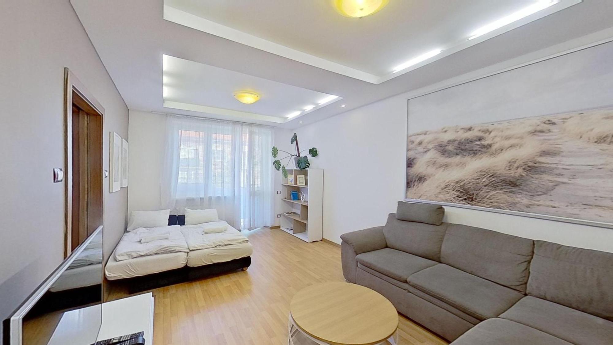 2Br Apt With Free Garage Parking, Close To The Historic Centre Братислава Екстериор снимка