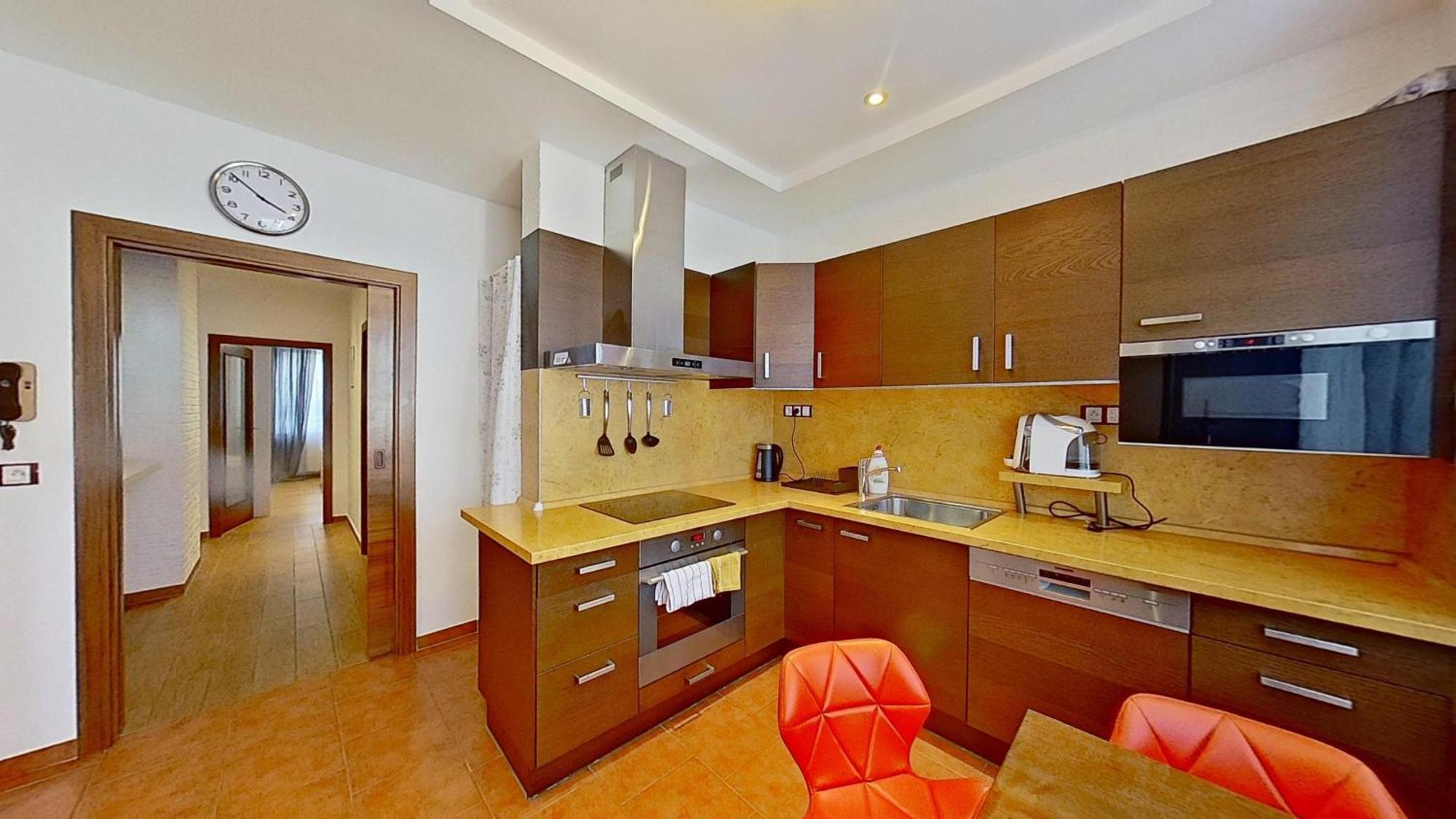 2Br Apt With Free Garage Parking, Close To The Historic Centre Братислава Екстериор снимка