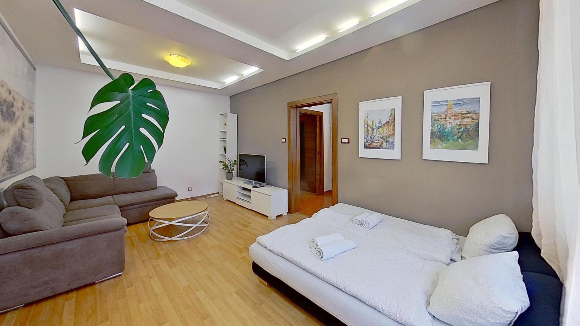 2Br Apt With Free Garage Parking, Close To The Historic Centre Братислава Екстериор снимка