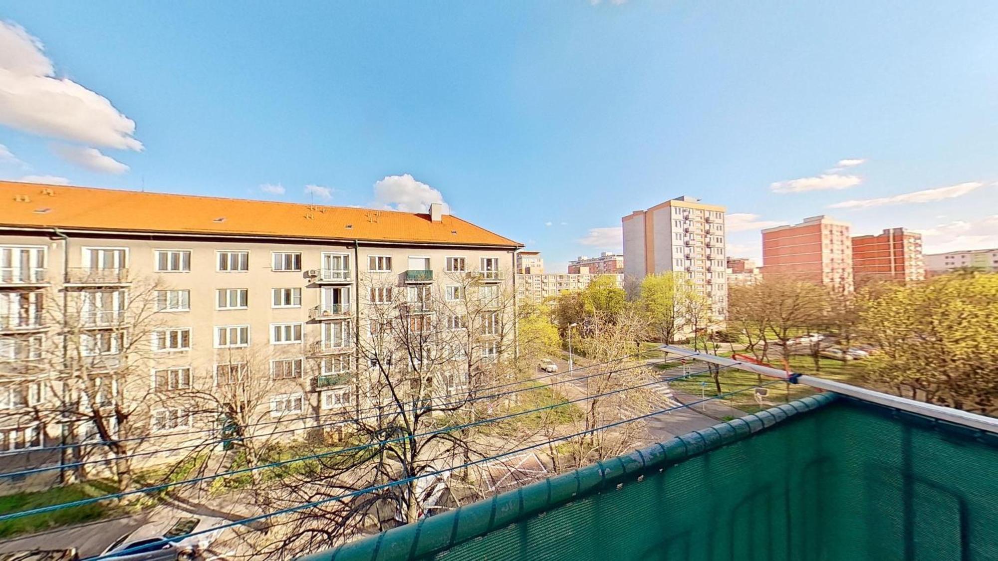 2Br Apt With Free Garage Parking, Close To The Historic Centre Братислава Екстериор снимка