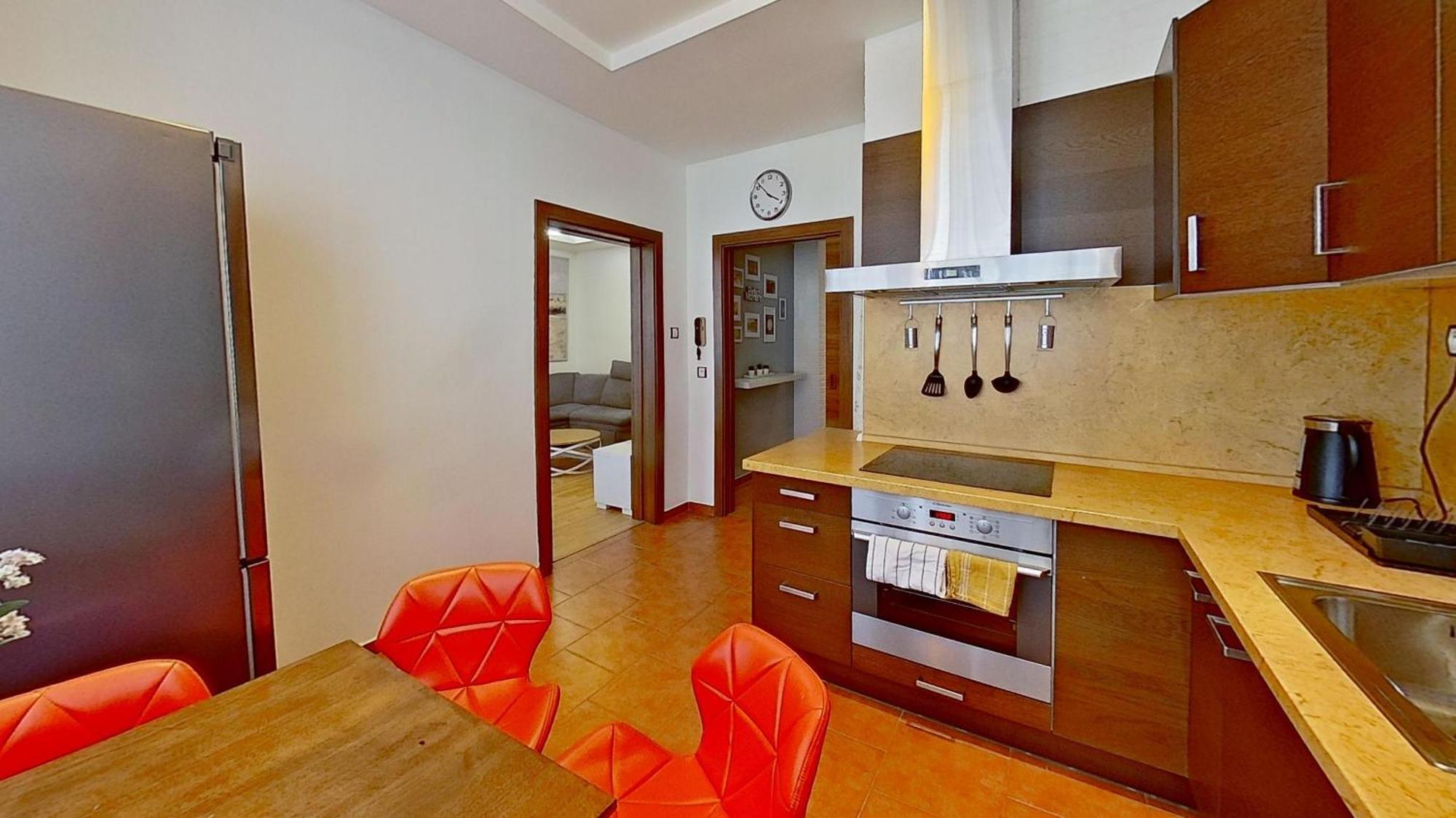 2Br Apt With Free Garage Parking, Close To The Historic Centre Братислава Екстериор снимка