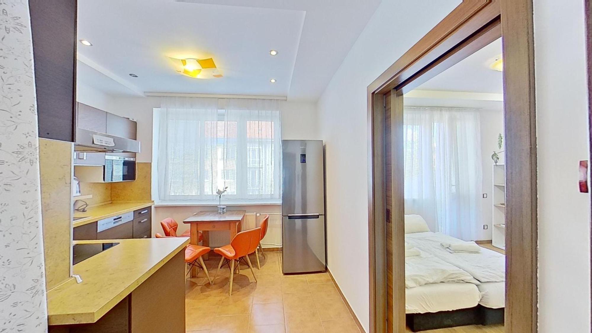 2Br Apt With Free Garage Parking, Close To The Historic Centre Братислава Екстериор снимка